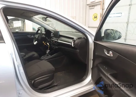 2021 Kia Forte Lxs из США, поврежденный, VIN 3KPF24AD7ME333788